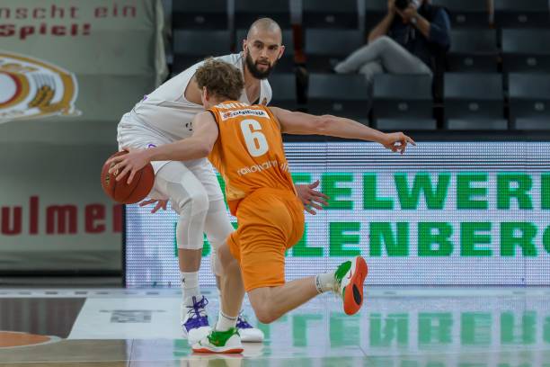 更是中场节 更是中场节